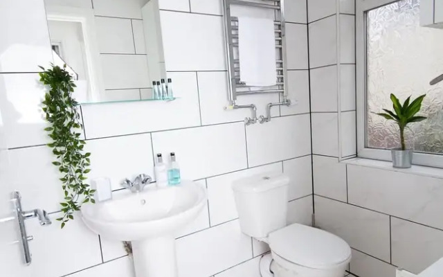 Short Stay Bristol - Mina B Apartment