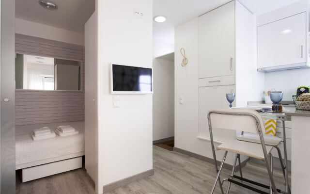 ALTIDO Trendy chic studio in Alfama, 4mins to Santo Estêvão Belvedere viewpoint