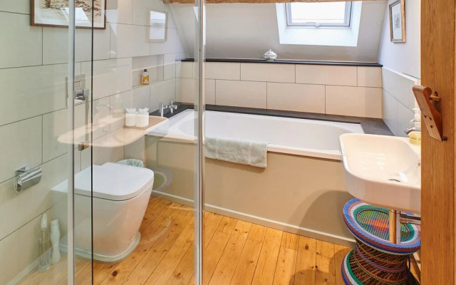 Host Stay Penrheol Farmhouse