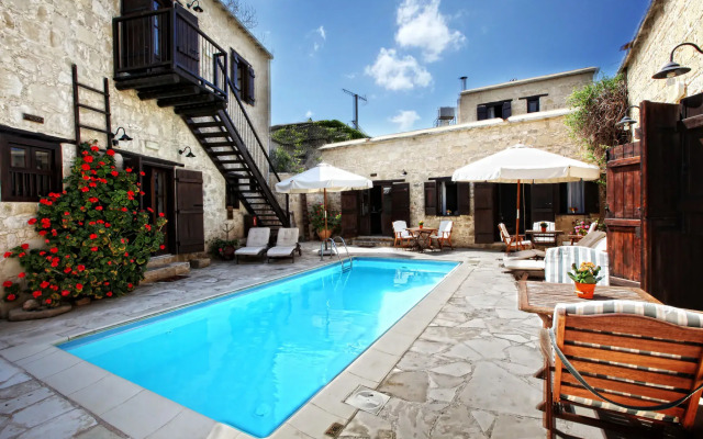 Leonidas Village Houses