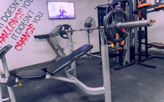 Luxury Hotel Deluxe Room - Sleeps 2 - Gym - Pool