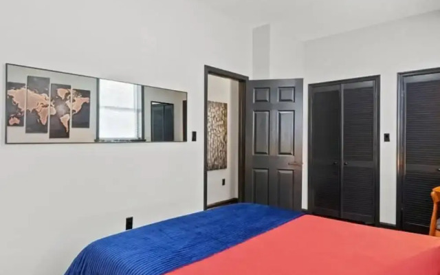 Charming DC Rowhouse Condo - Ideal Long-term Stay