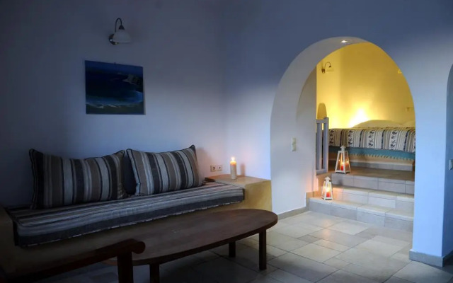Haraki Studios & Apartments