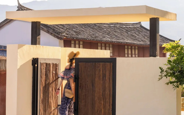 Floating Life Boundless Wild Resort