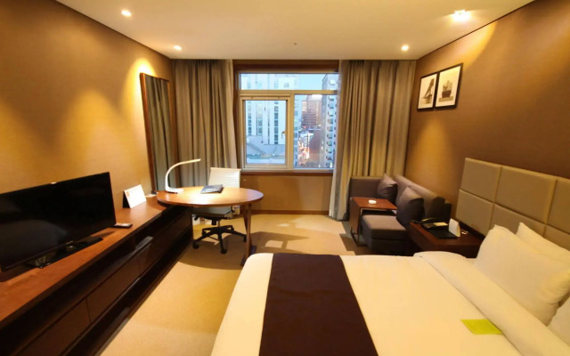 The Central Plaza Hotel