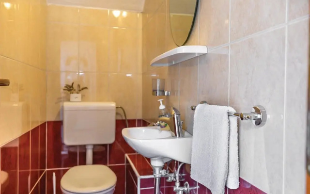 Beautiful Home in Makarska With Wifi and 1 Bedrooms