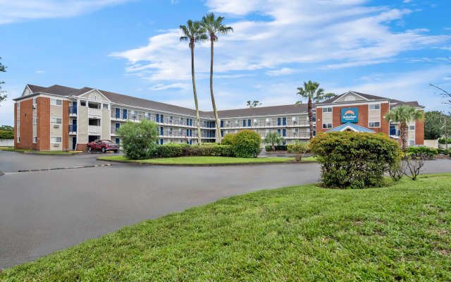 Suburban Studios Stuart near Federal Hwy 1