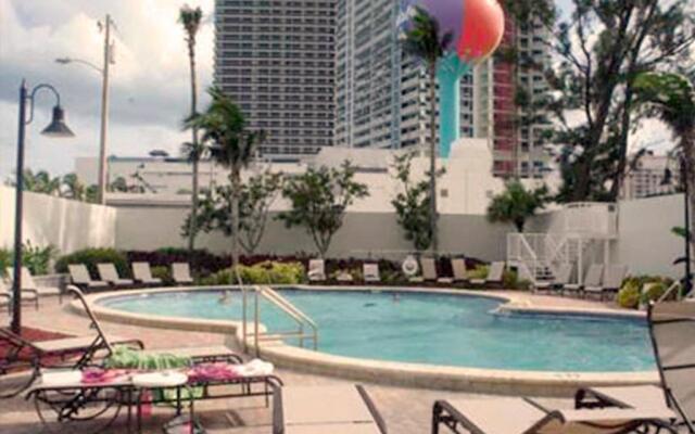Hallandale 11D