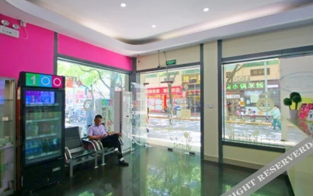 Yibai Chain Hotel (Shanghai Fengxian Renmin Road)