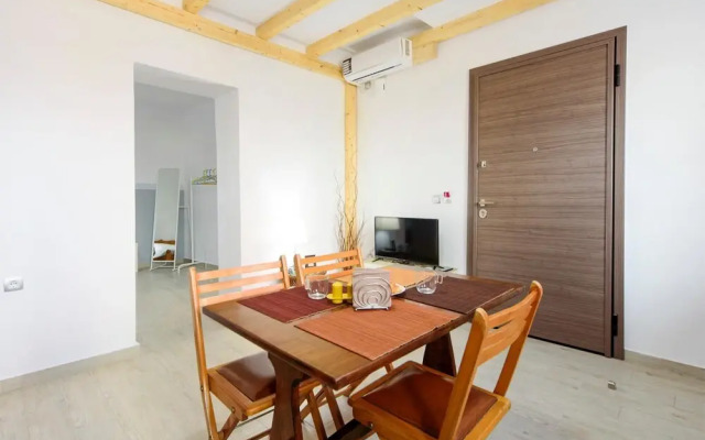 Renovated one bedroom flat in Kerameikos with courtyard by bnbPLUS