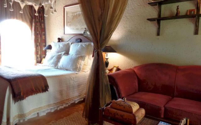 TreeTops & Treats Guest House