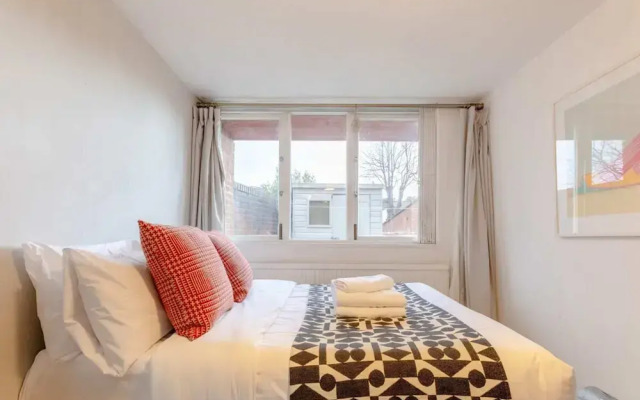 Stunning 1BD Flat w/ Garden Area, Kentish Town!
