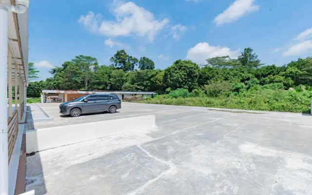 Sans Hotel Berau Square