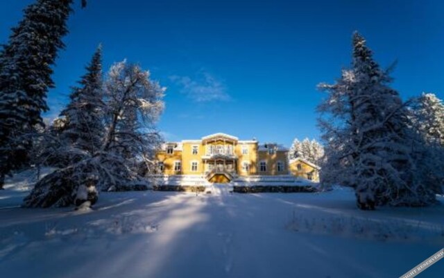 Karolineburg Manor House Hotel