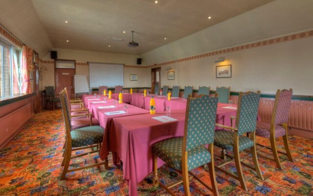 The Longshoot Hotel by Greene King Inns