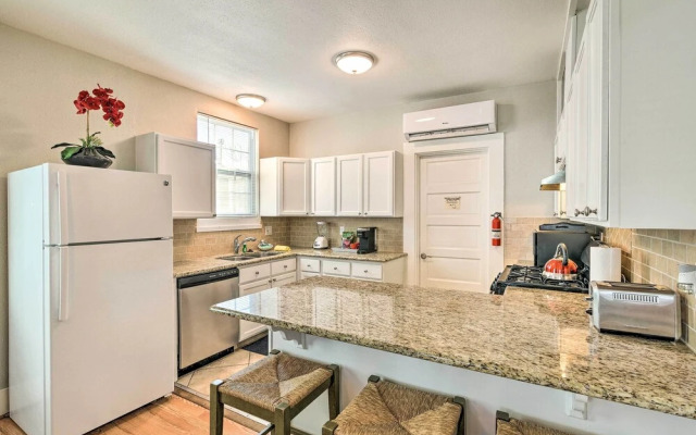 Steps to Beach: Nautical Galveston Home Near Pier!