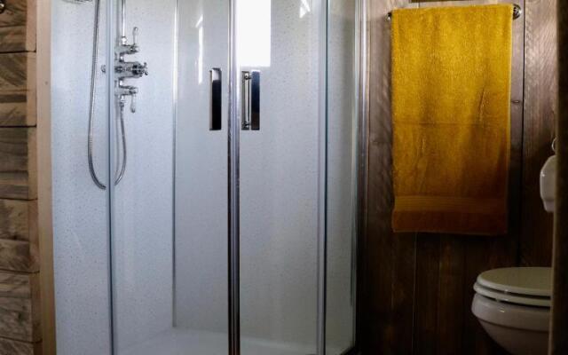 Brackenhill Glamping - Safari Tent with Hot Tub