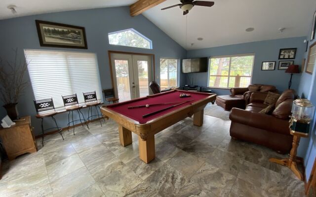 Larkspur Trail 3 Bedroom Home by RedAwning