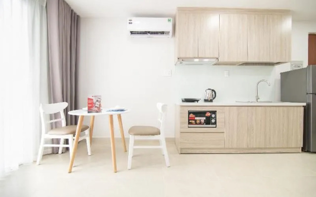 RedDoorz Premium near E-Town 3