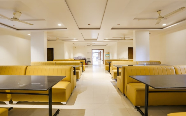 Fabhotel Kiara Govind Park