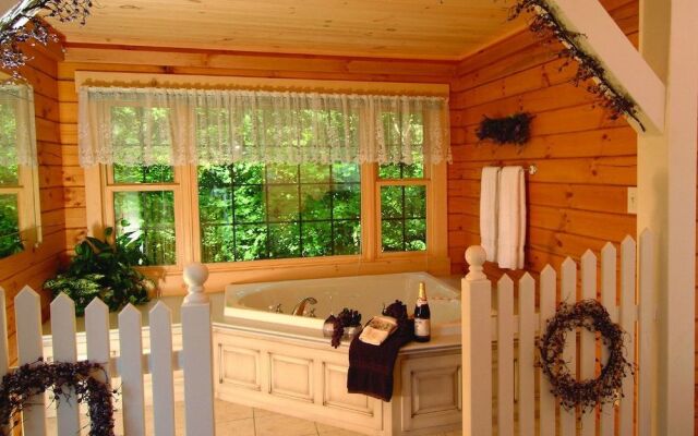 Cricket Hill Lodge & Cabins