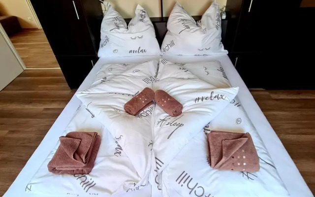 Nap-Hold Apartman