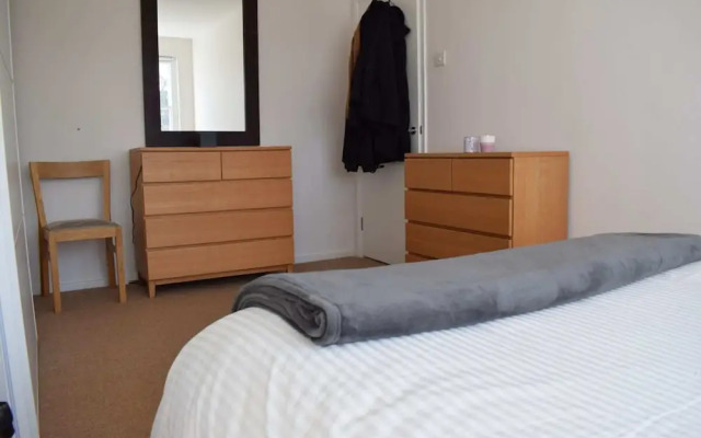 2 Bedroom Flat Near Notting Hill