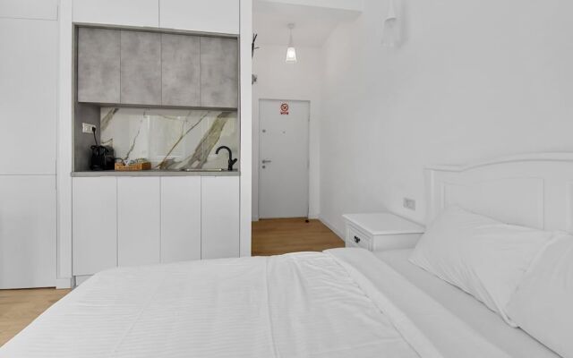Small & Chic Studio