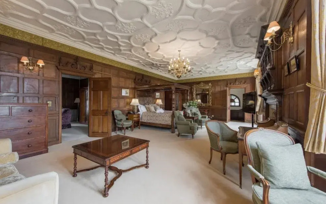 Rushton Hall Hotel & SPA