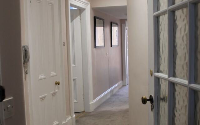 Spacious West End Townhouse