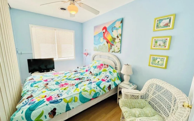 SEA Strand Court 3 #22