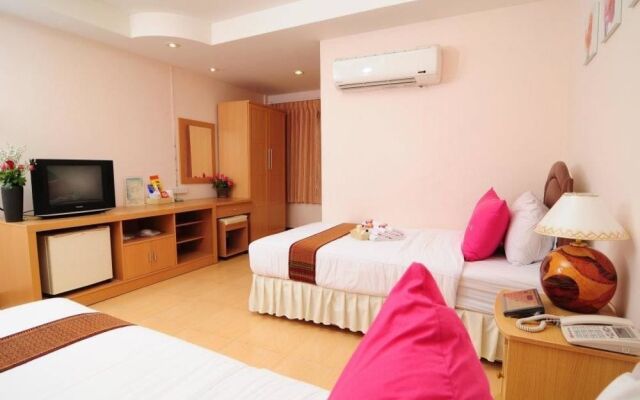 Bed by Tha-Pra Hotel and Apartment