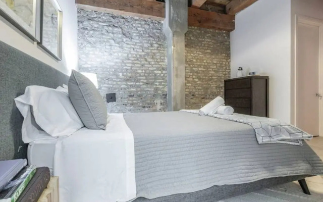 Breathtaking 6 BDR Luxury Condo Downtown Chicago