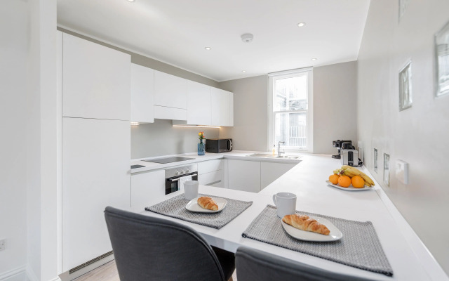 Soho Apartments by BaseToGo