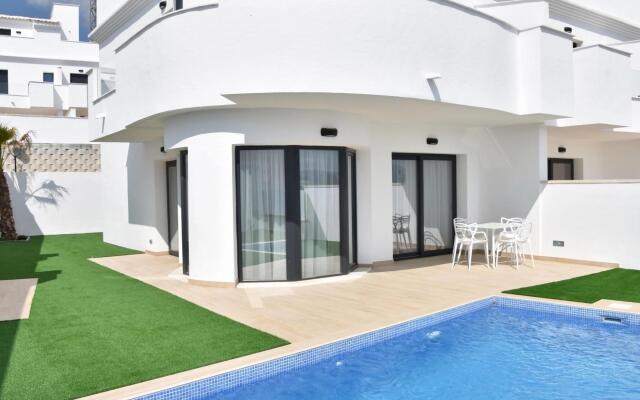 Modern holiday home in Finestrat with sea views
