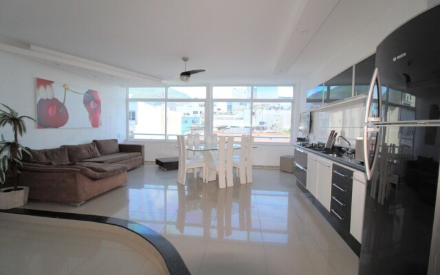 Pineapples F27 Copacabana Penthouse and Pool