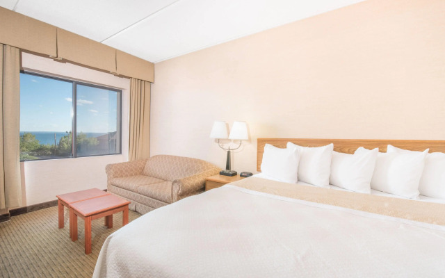 Days Inn by Wyndham Duluth Lakewalk