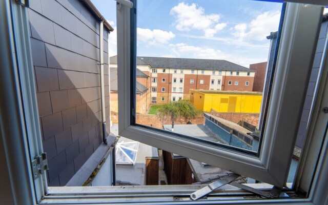 46 North Road Studios Near QE and UOB