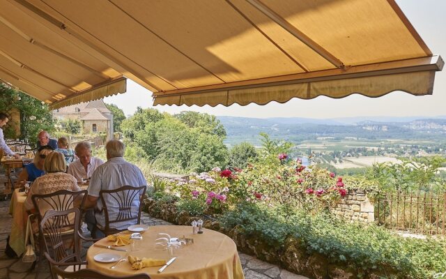 Charming House With a Covered Terrace Near Gourdon