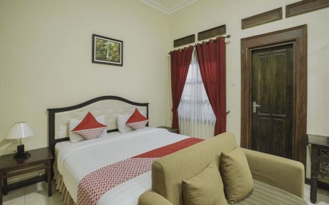OYO 804 Ndalem Maharani Guest House
