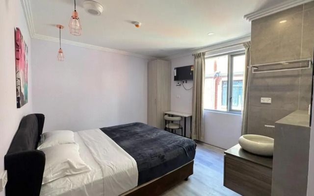 Sydney Riseon Hotel