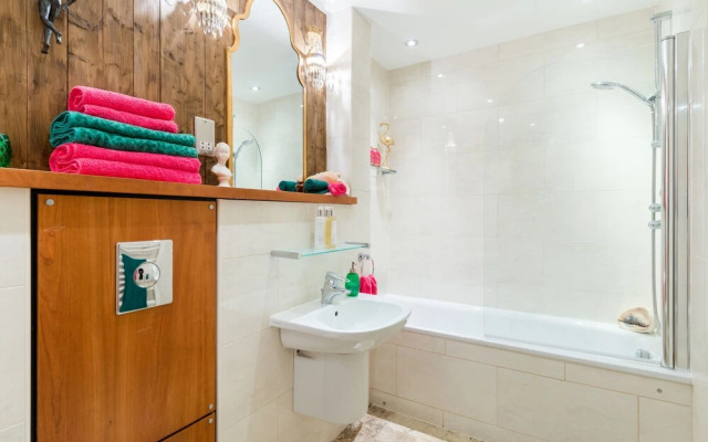 Quirky 1 Bedroom Apartment Next to Holyrood Palace