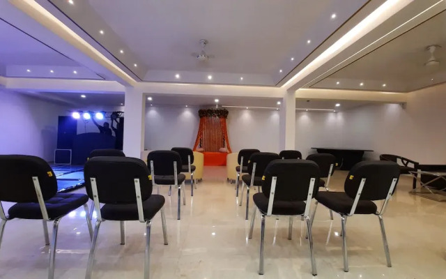 Hotel Sai Village Cyber Park