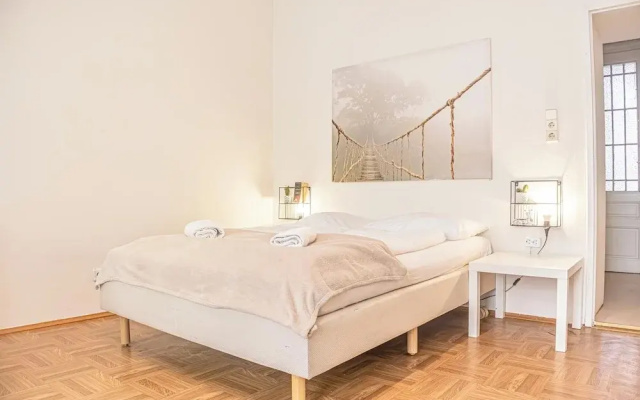 Cozy 1BR Apt Great for Long Stays
