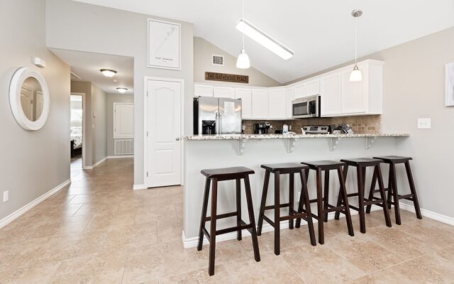 Latitude Adjustment - Private Pool/elevator!