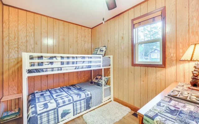 Solon Springs Getaway w/ Dock & Kayaks!