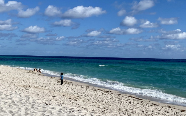 Direct ocean front condo Miami Beach