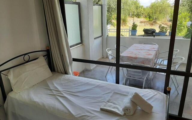 Cheerful apartment in Mpenitses with balcony