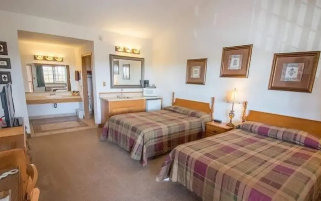 Bullwinkles Rustic Lodge