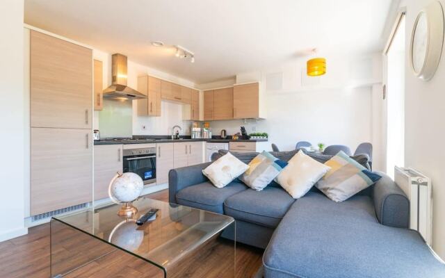 Executive City Apartment -Near Greengate